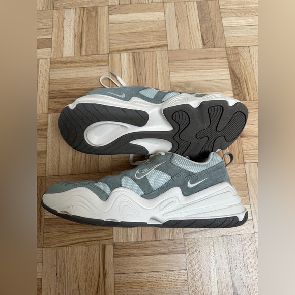 NIKE Wmns Tech Hera 'Mica Green - Picture 5 of 5